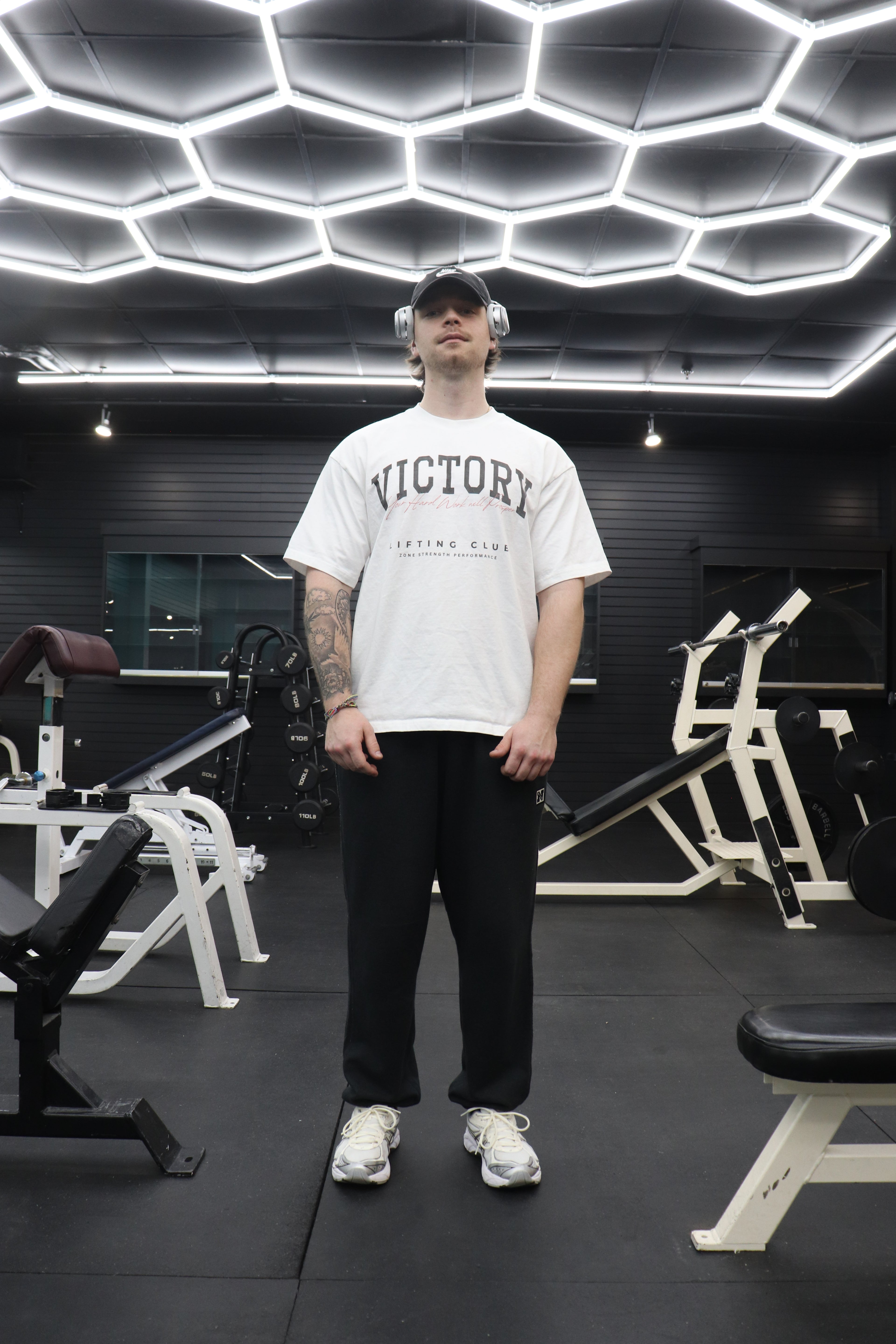 ESSENTIAL VICTORY TEE | WHITE